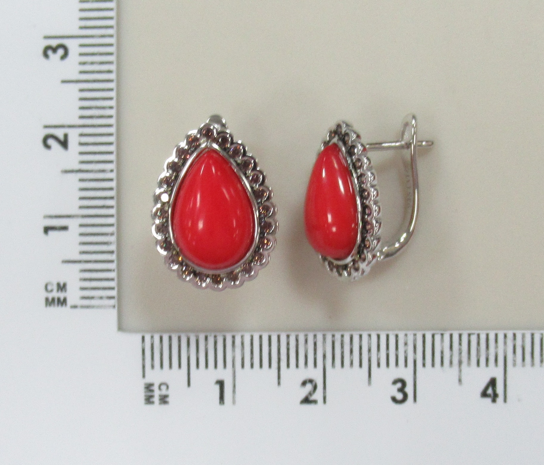 Серебряные серьги с кораллами